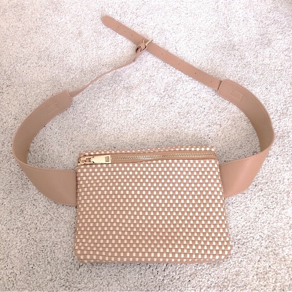 unknown Handbags - Adjustable Belt Bag, worn once, unknown brand, super cute!